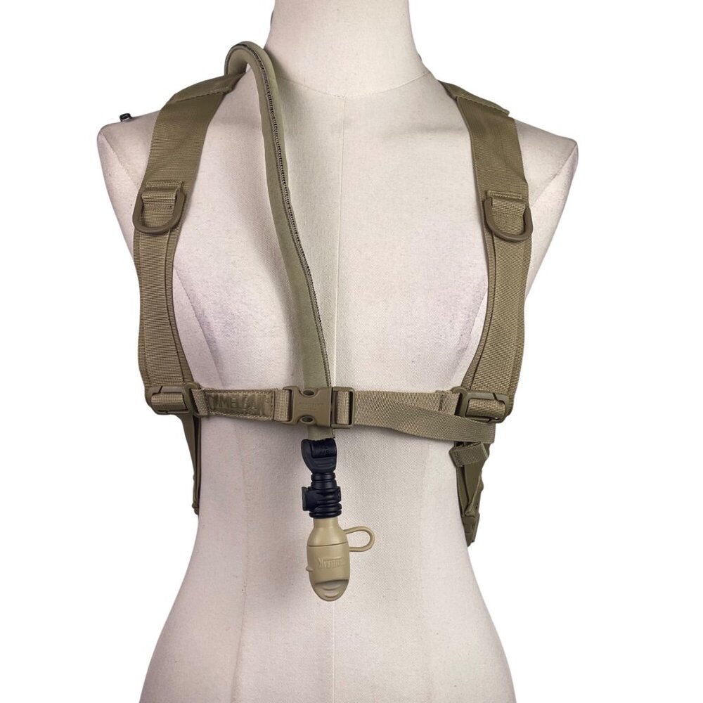 CamelBak Maximum Gear Desert Camo Nylon With Adjustable Straps Hydration Pack 3L - Picture 7 of 9